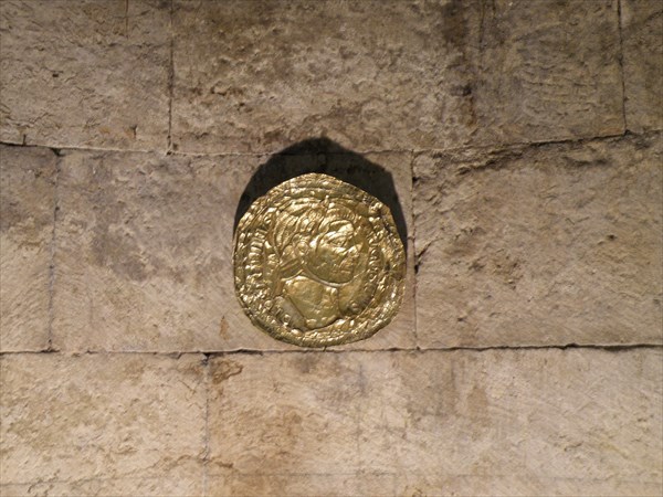 124-Подвалы Диоклетиана-чеканка